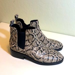 NWT Cole Haan water Resistance Boots Size 7.5B